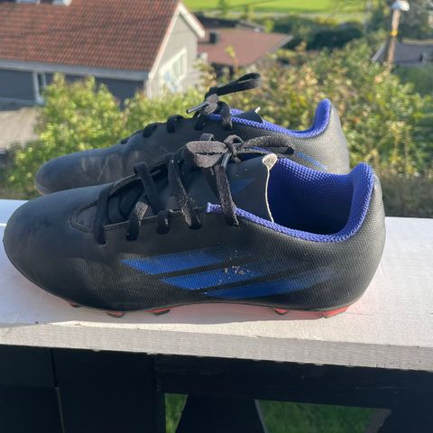 Adidas fotballsko str 35