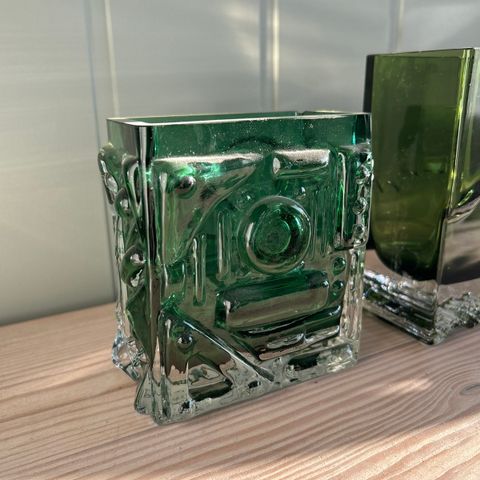 Kul retro glassvase fra 1970- tallet i grønt glass