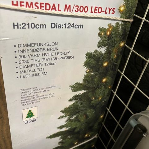 Hemsedal juletre m.300 varm hvite lys.