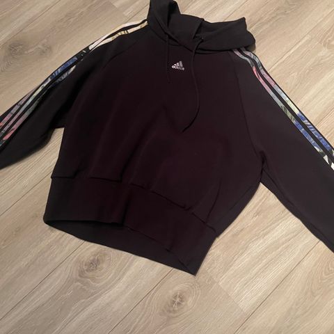 Adidas hettegenser