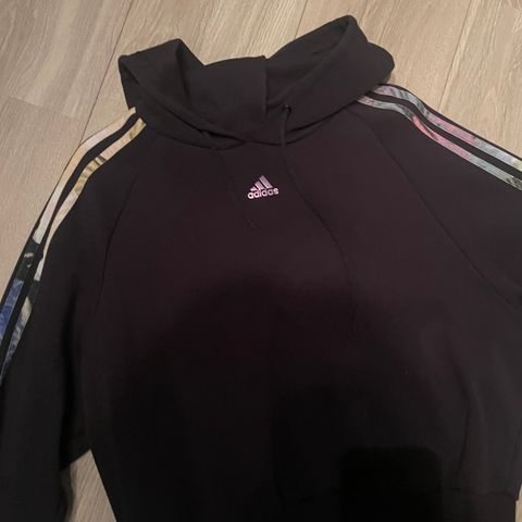 Adidas hettegenser