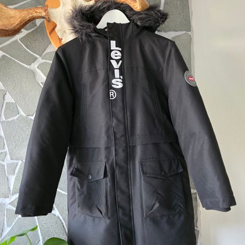 Levis parka str 164 selges