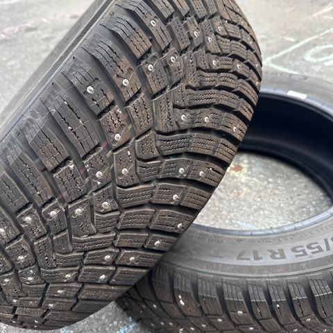 Vinter piggdekk Continental 215/55 R17