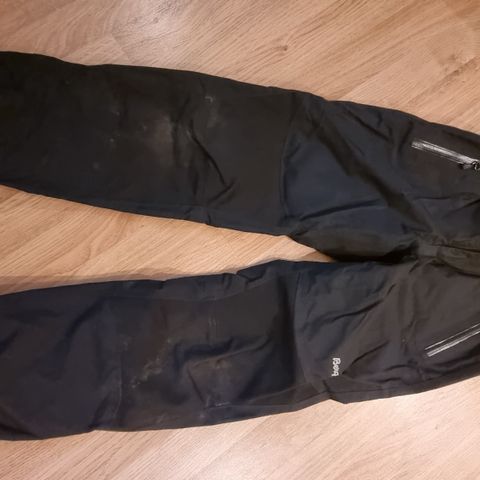 Bergans og Helly hansen utebukser. Str 140.