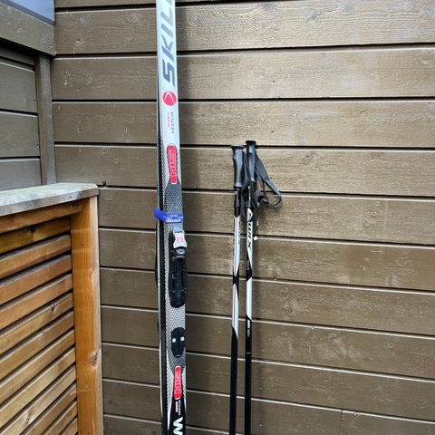 Skilom langrenn ski lengde 195 cm og Alpinstaver lengde 120cm