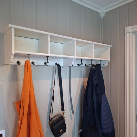 Garderobe hylle