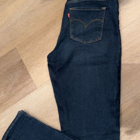 Levis  High rise - super skinny.