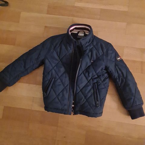 Tommy hilfiger jakke str 110