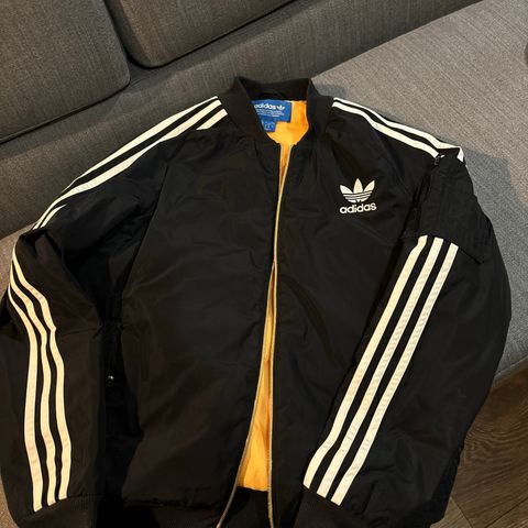 Adidas bomber jakke