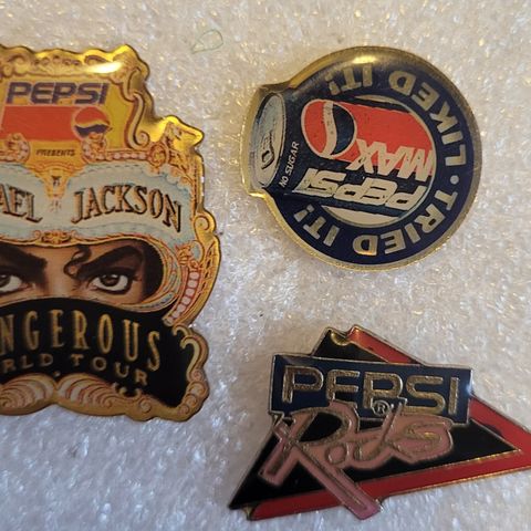 Div Pepsi Max og Pepsi pins