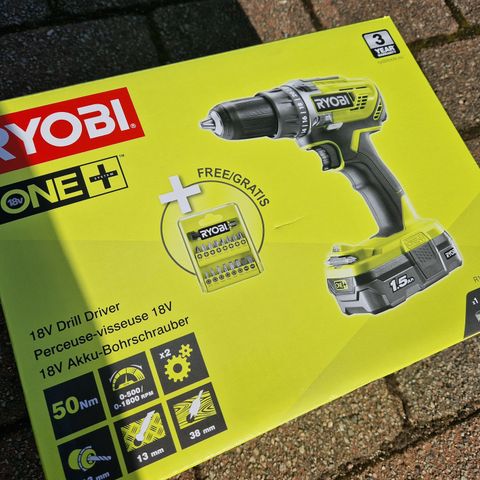 Ryobi drill med batteri og bittsett