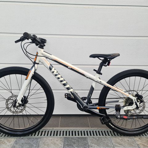 WHITE MTB JUNIOR 24" hjull Passer 130-150 8-12år