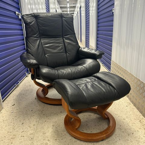 Stressless® Mayfair (L) classic lenestol fra Ekornes med krakk