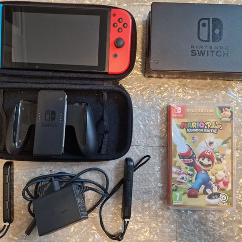 Nintendo Switch 2022 med HardCase og Mario spill