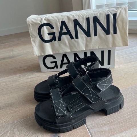 Ganni sandaler