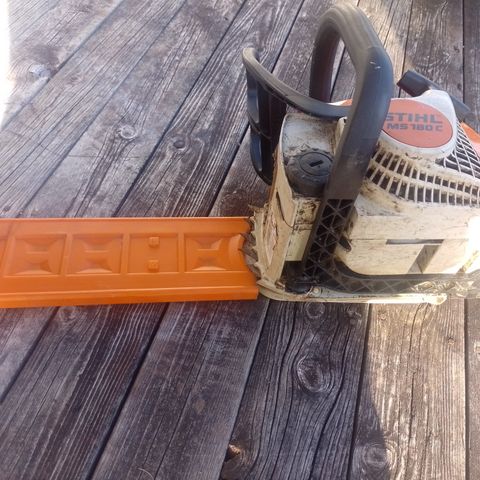 Selger en Stihl motorsag MS180