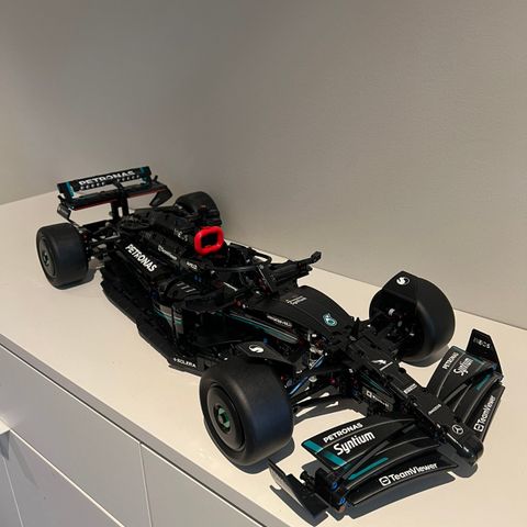 Mercedes-AMG F1 Lego 42171