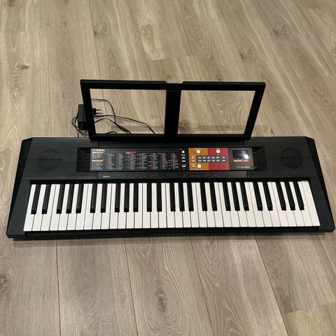 Yamaha keyboard m/stativ