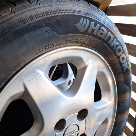 2 stk summer dekk med aluminium felger 196/ 55 r 15