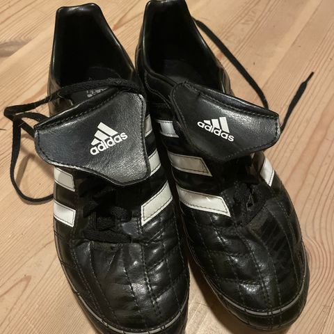 Adidas fotballsko puntero 40