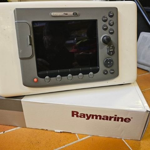 Raymarine E80