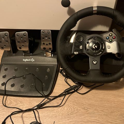 Logitech g920 ratt og pedaler