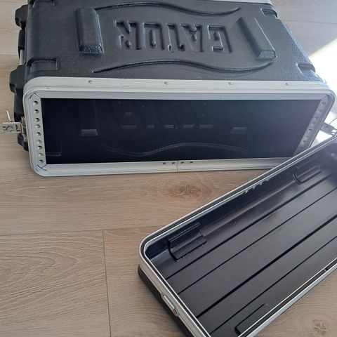 Gator 3U case, Gitar Veggfester, høyttaler stativ +div