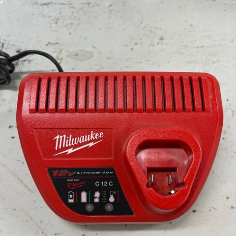 Milwaukee 12v batterilader