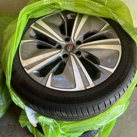 Hongqi sommer hjulsett 265/45R21 original brukt 5000km