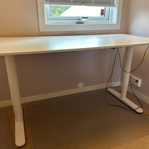 IKEA Bekant skrivebord med hev/senk (160x80) - kr 2500 el bud