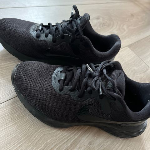 Nike dame joggesko 38.5 (7.5)