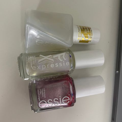 Essie neglelakk