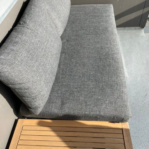 Veranda sofa med puter, som ny. Solstoler med 2 forskjellige puter til hver stol