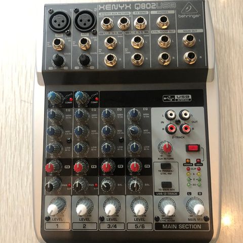 Behringer Xenyx Q802USB