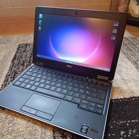 Latitude 7240 laptop pc. Siste bilde for spesifikasjoner.