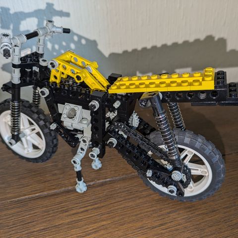 Lego technic 8838 shock cycle