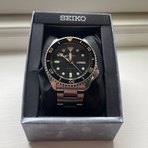 SEIKO 5 sport automatic