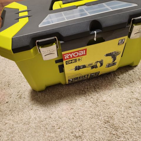 Ryobi skrutrekker og bajonettsag