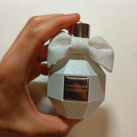 Lite brukt Flowerbomb Viktor & Rolf 50 mL