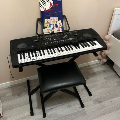 Komplett pakke MK 2000 keyboard pluss tilbehør selges!