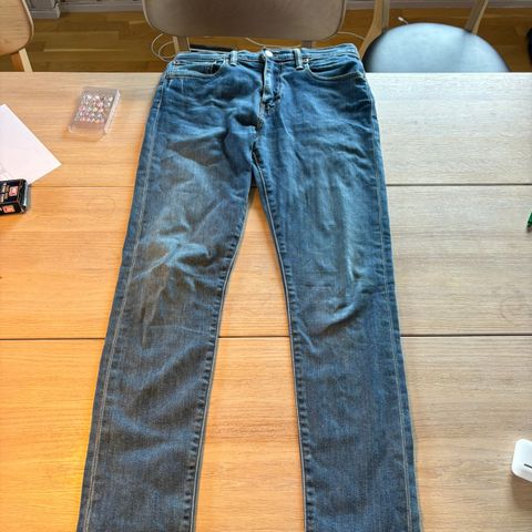 Levis 512