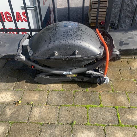 Weber grill med stativ kr 500