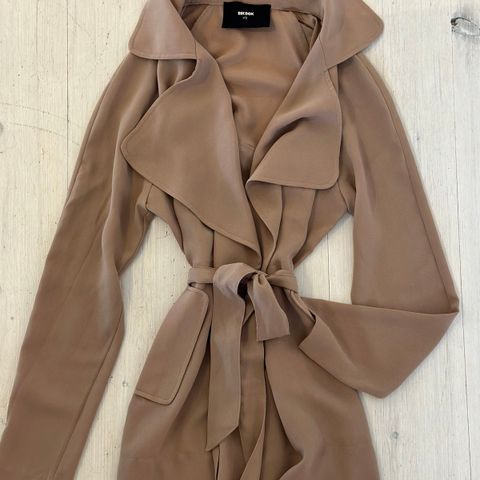 Trenchcoat fra BikBok str XS