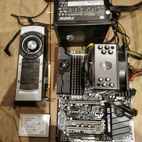 I7 3820, 32gb ram, 120gb ssd, 780gtx, 700w Strøm, sabertooth x79.