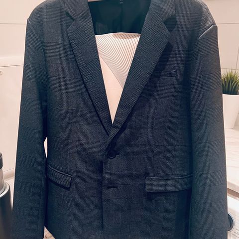 Blazer / Dressjakke. Som ny! Selges rimelig. Størrelse: L