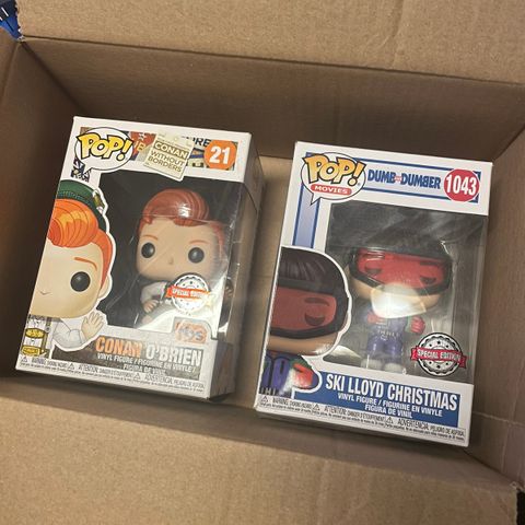 Funko pop conan o’brien 21 og ski lloyd christmas 1043 selges