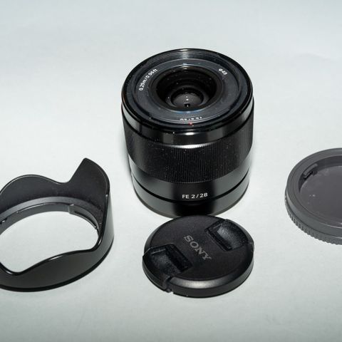 Sony 28mm f/2 selges