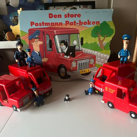 Postmann pat samling med bok