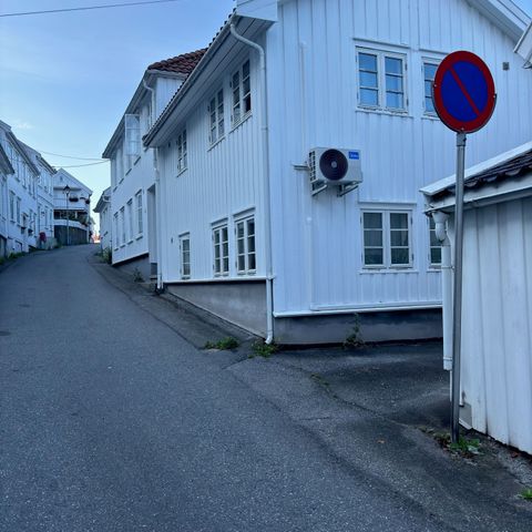 Parkeringsplass sentralt i Grimstad til leie