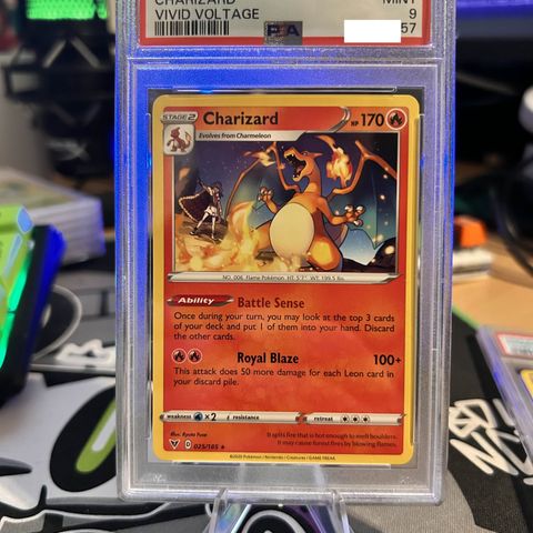 Charizard #25 Pokemon Vivid Voltage PSA 9